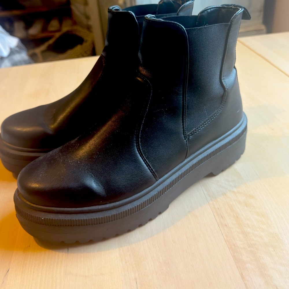 Black Leather Steve Madden Ankle Boots sz 5